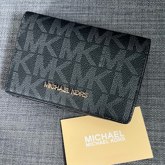 NEW MICHAEL KORS LEATHER MEDIUM SLIM WALLET - Picture 1 of 12
